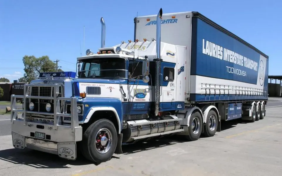 Je! Kwa nini malori ya ndani hayaelekezi bomba zao za kutolea nje zaidi?